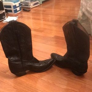 Black cowgirl boots